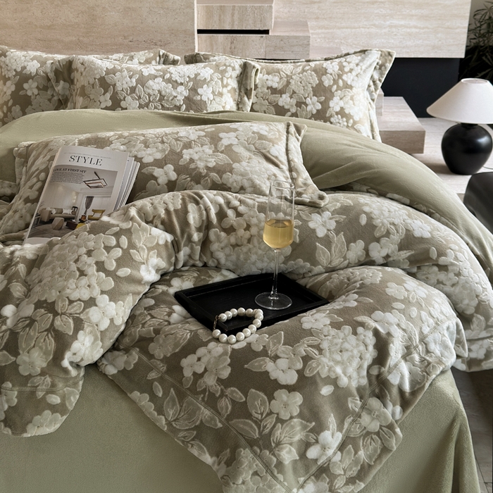 91家纺网 家纺一手货源 找家纺 7V 2025新款A类5D雕花绒四件套高克重立体浮雕牛奶绒大宽边一字绣全工艺四件套 蔷薇之恋