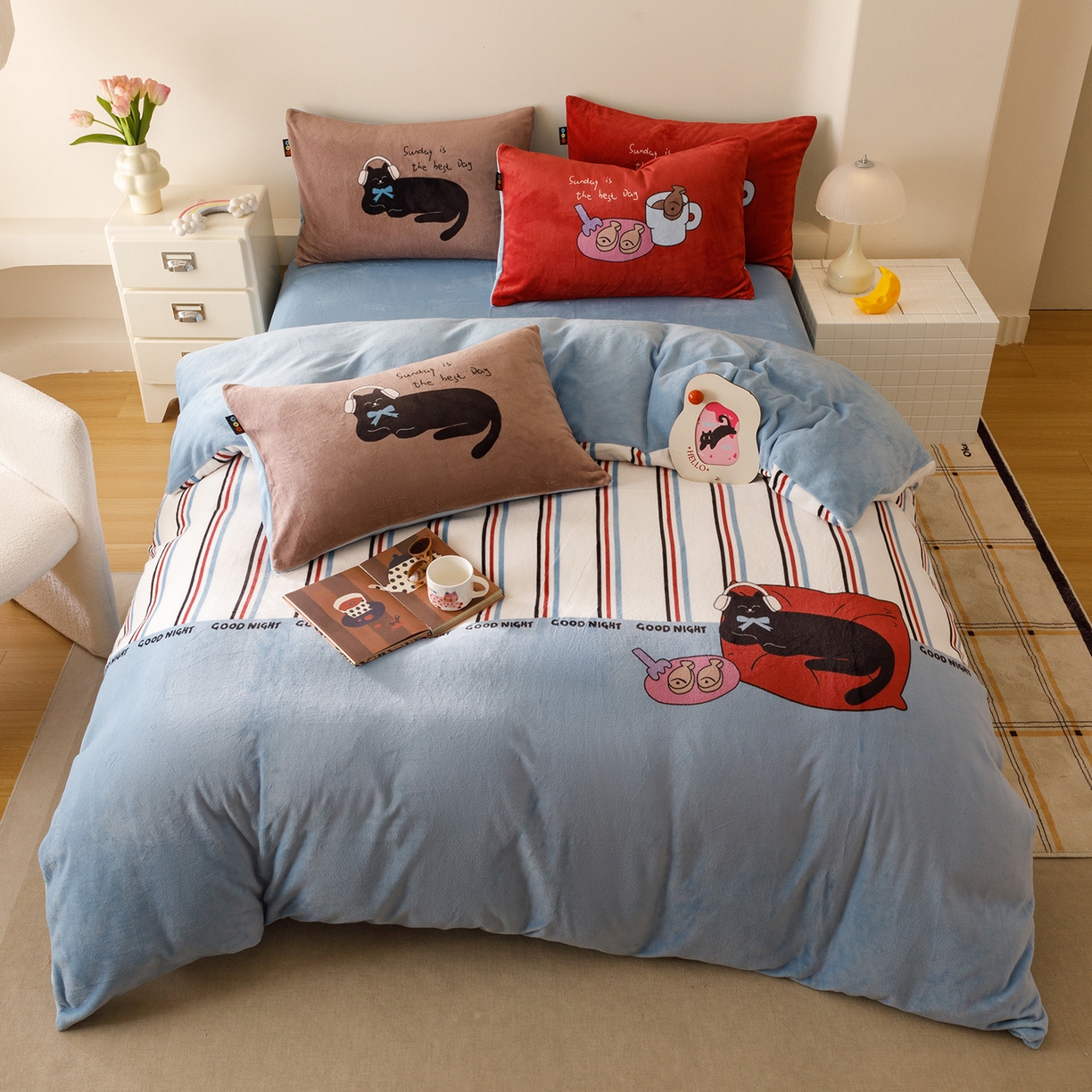 91家纺网 家纺一手货源 找家纺 RYB红黄兰 2025新款设计师原创牛奶绒大版数码印花四件套 小宅喵