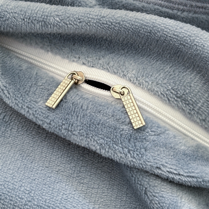 91家纺网 家纺一手货源 找家纺 7V 2025新款A类5D雕花绒四件套高克重立体浮雕牛奶绒大宽边一字绣全工艺四件套 卡罗尔