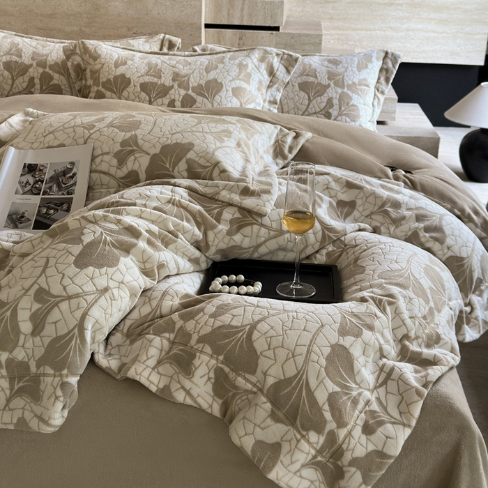 91家纺网 家纺一手货源 找家纺 7V 2025新款A类5D雕花绒四件套高克重立体浮雕牛奶绒大宽边一字绣全工艺四件套 银杏物语