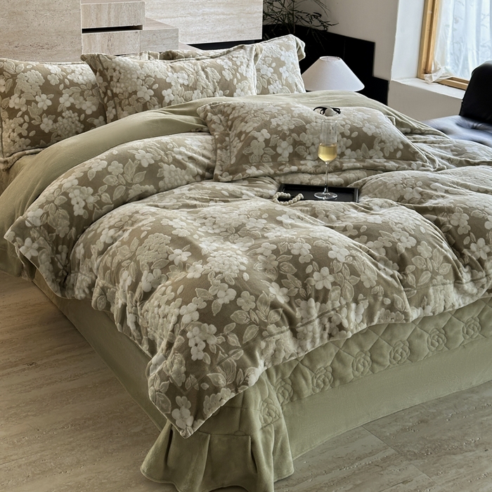 91家纺网 家纺一手货源 找家纺 7V 2025新款A类5D雕花绒四件套高克重立体浮雕牛奶绒大宽边一字绣全工艺四件套 蔷薇之恋