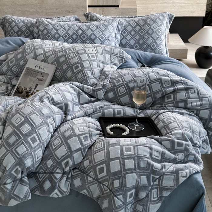 91家纺网 家纺一手货源 找家纺 7V 2025新款A类5D雕花绒四件套高克重立体浮雕牛奶绒大宽边一字绣全工艺四件套 卡罗尔