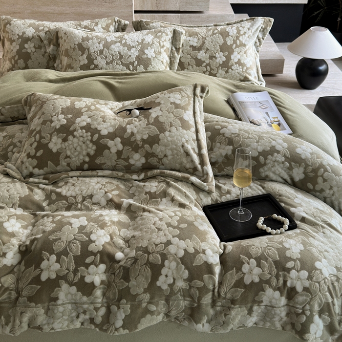 91家纺网 家纺一手货源 找家纺 7V 2025新款A类5D雕花绒四件套高克重立体浮雕牛奶绒大宽边一字绣全工艺四件套 蔷薇之恋