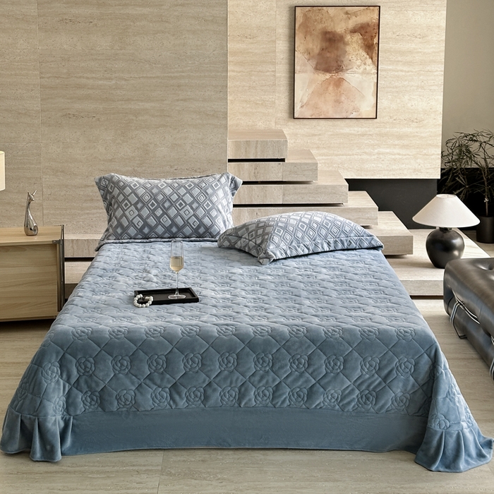 91家纺网 家纺一手货源 找家纺 7V 2025新款A类5D雕花绒四件套高克重立体浮雕牛奶绒大宽边一字绣全工艺四件套 卡罗尔