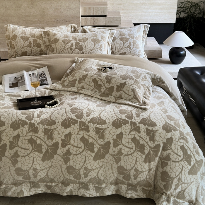 91家纺网 家纺一手货源 找家纺 7V 2025新款A类5D雕花绒四件套高克重立体浮雕牛奶绒大宽边一字绣全工艺四件套 银杏物语