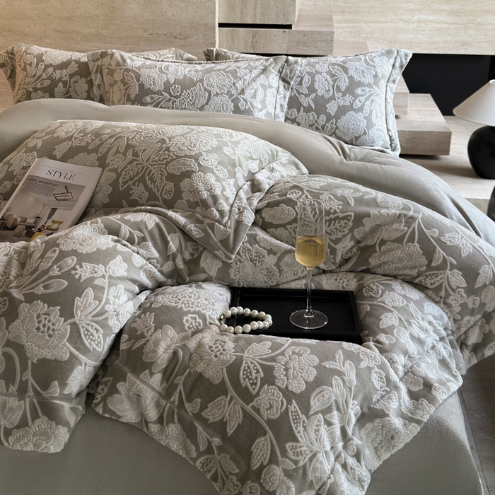 91家纺网 家纺一手货源 找家纺 7V 2025新款A类5D雕花绒四件套高克重立体浮雕牛奶绒大宽边一字绣全工艺四件套 爱意浓