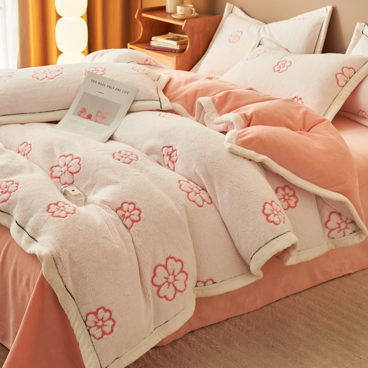 91家纺网 家纺一手货源 找家纺 金鹰 2025新款提花绒牛奶绒四件套 心花怒放