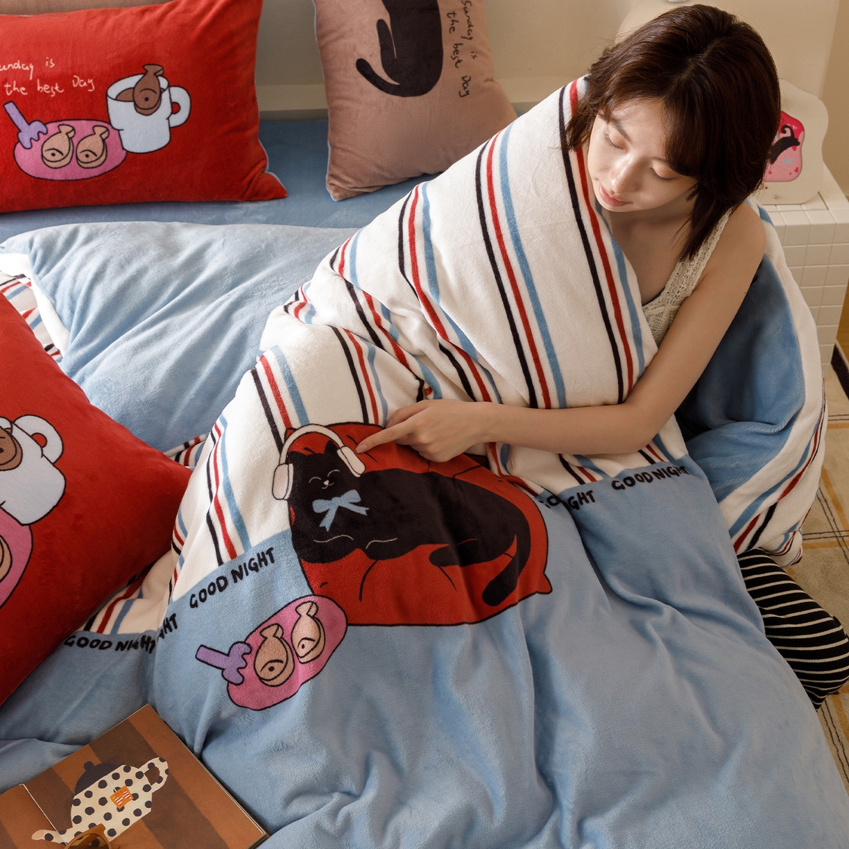 91家纺网 家纺一手货源 找家纺 RYB红黄兰 2025新款设计师原创牛奶绒大版数码印花四件套 小宅喵