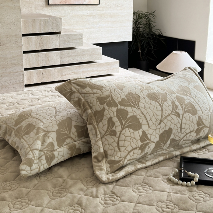 91家纺网 家纺一手货源 找家纺 7V 2025新款A类5D雕花绒四件套高克重立体浮雕牛奶绒大宽边一字绣全工艺四件套 银杏物语