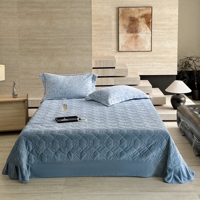 91家纺网 家纺一手货源 找家纺 7V 2025新款A类5D雕花绒四件套高克重立体浮雕牛奶绒大宽边一字绣全工艺四件套 水波