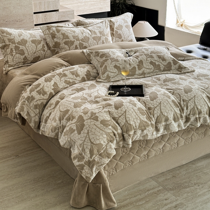 91家纺网 家纺一手货源 找家纺 7V 2025新款A类5D雕花绒四件套高克重立体浮雕牛奶绒大宽边一字绣全工艺四件套 银杏物语