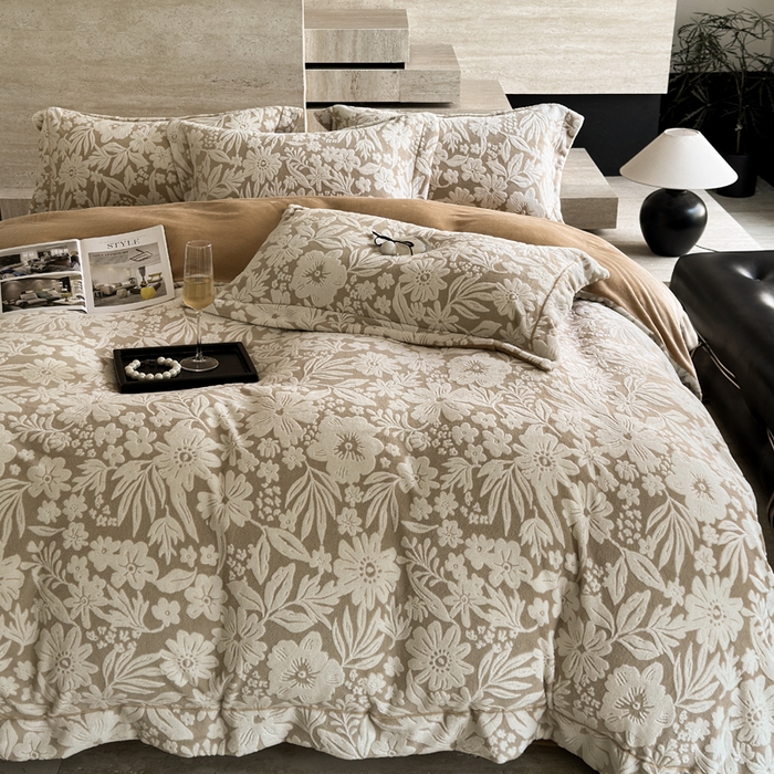 91家纺网 家纺一手货源 找家纺 7V 2025新款A类5D雕花绒四件套高克重立体浮雕牛奶绒大宽边一字绣全工艺四件套 寻梦