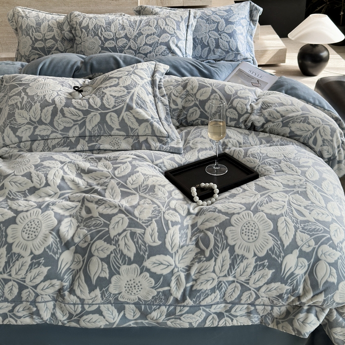 91家纺网 家纺一手货源 找家纺 7V 2025新款A类5D雕花绒四件套高克重立体浮雕牛奶绒大宽边一字绣全工艺四件套 叶子花