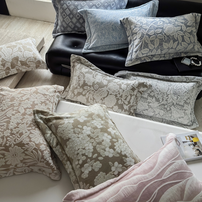 91家纺网 家纺一手货源 找家纺 7V 2025新款A类5D雕花绒四件套高克重立体浮雕牛奶绒大宽边一字绣全工艺四件套 组合