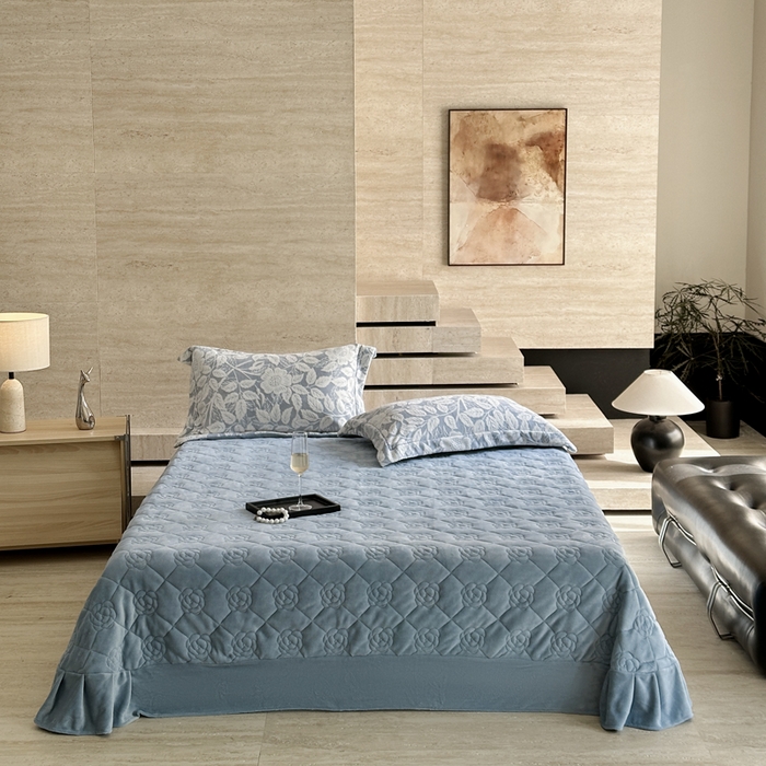 91家纺网 家纺一手货源 找家纺 7V 2025新款A类5D雕花绒四件套高克重立体浮雕牛奶绒大宽边一字绣全工艺四件套 叶子花