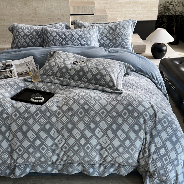 91家纺网 家纺一手货源 找家纺 7V 2025新款A类5D雕花绒四件套高克重立体浮雕牛奶绒大宽边一字绣全工艺四件套 卡罗尔