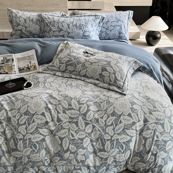 91家纺网 家纺一手货源 找家纺 7V 2025新款A类5D雕花绒四件套高克重立体浮雕牛奶绒大宽边一字绣全工艺四件套 叶子花