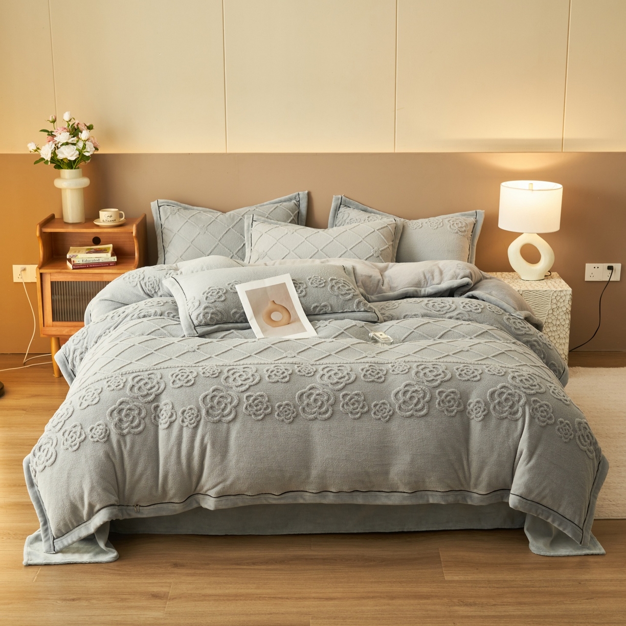 91家纺网 家纺一手货源 找家纺 金鹰 2025新款提花绒牛奶绒四件套 香奈花园-灰