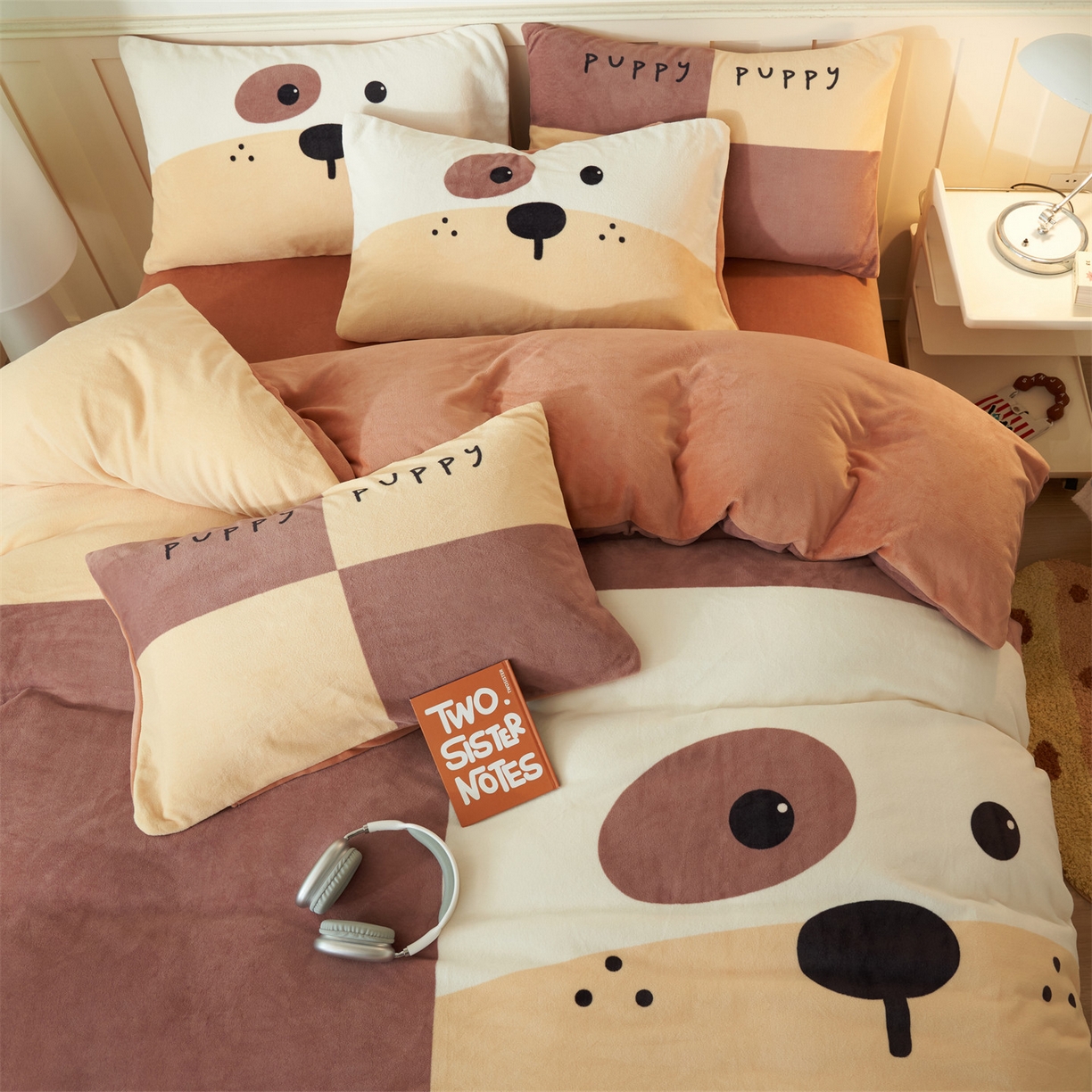 91家纺网 家纺一手货源 找家纺 金鹰 2025新款数码印花卡通牛奶绒四件套 皮皮狗