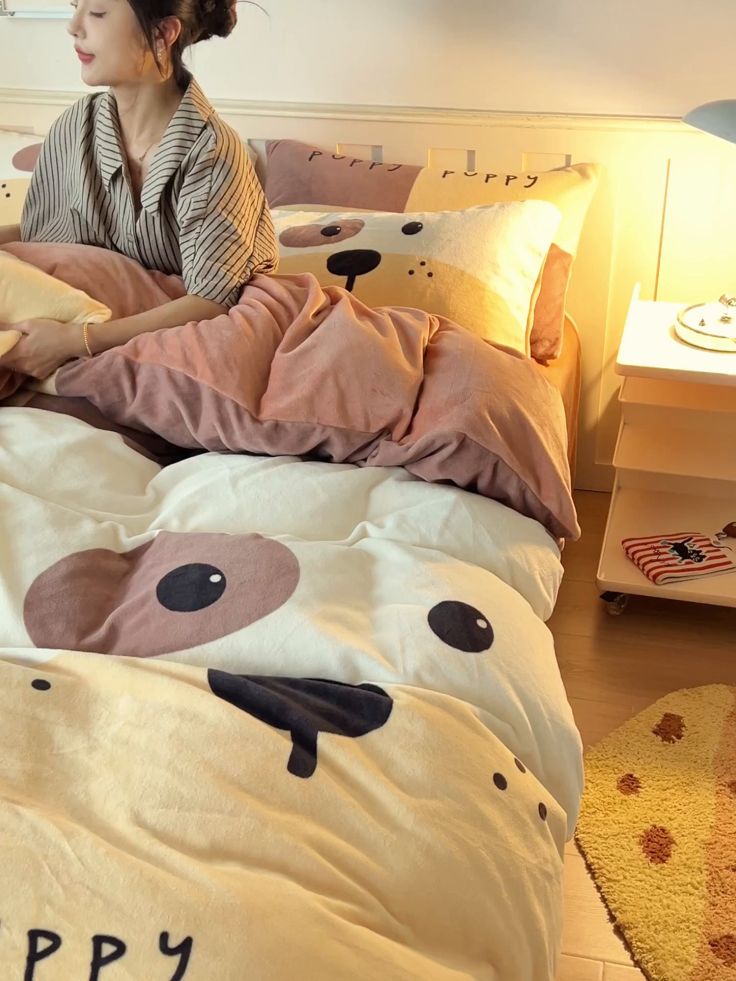 91家纺网 家纺一手货源 找家纺 金鹰 2025新款数码印花卡通牛奶绒四件套 皮皮狗