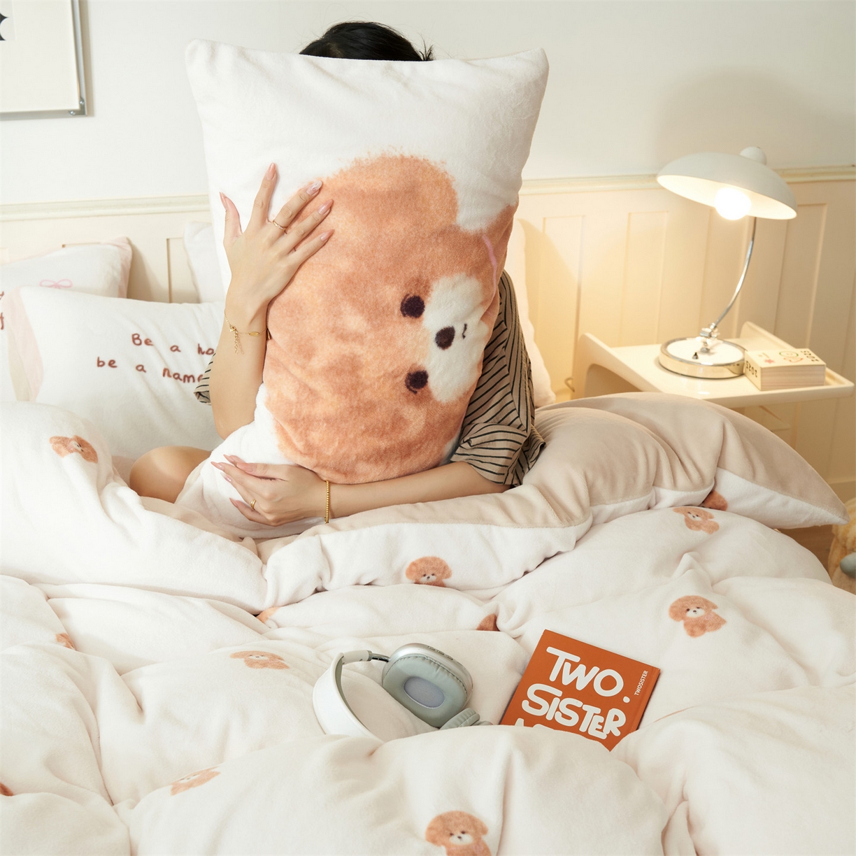 91家纺网 家纺一手货源 找家纺 金鹰 2025新款数码印花卡通牛奶绒四件套 汪星人