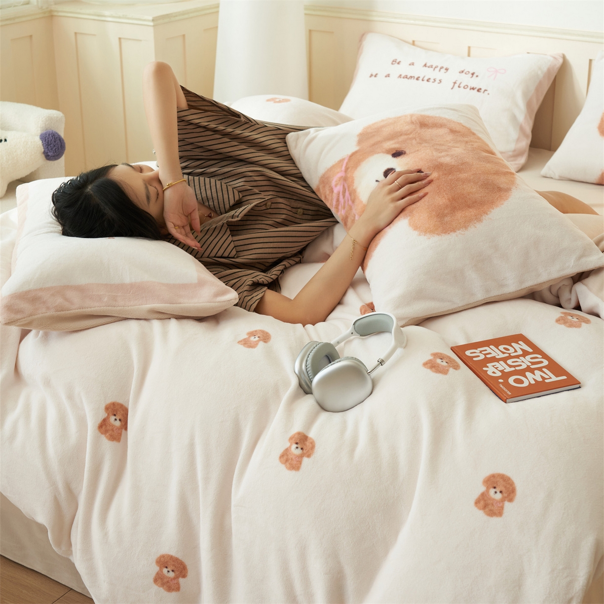 91家纺网 家纺一手货源 找家纺 金鹰 2025新款数码印花卡通牛奶绒四件套 汪星人