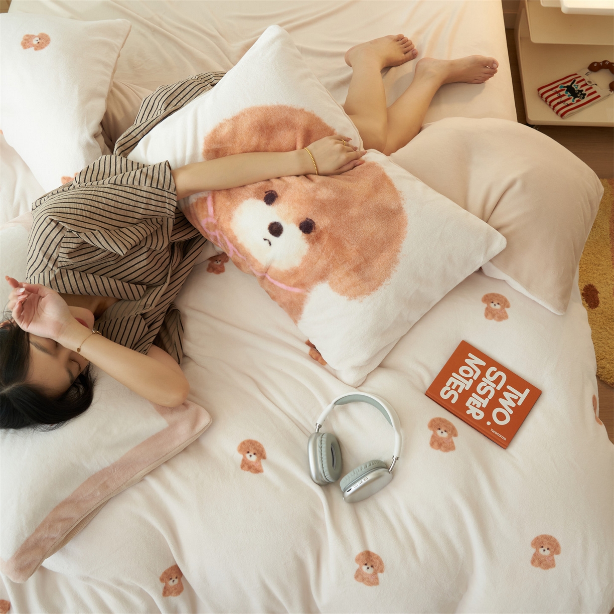 91家纺网 家纺一手货源 找家纺 金鹰 2025新款数码印花卡通牛奶绒四件套 汪星人