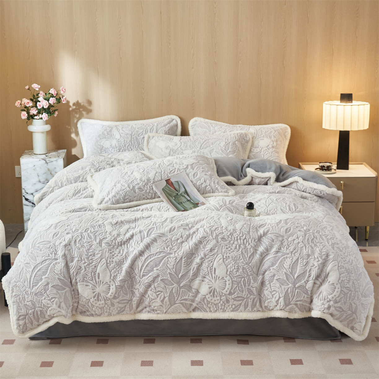 91家纺网 家纺一手货源 找家纺 金鹰 2025新款A类兔毛绒烂花四件套加厚牛奶绒四件套 蝶恋-灰色