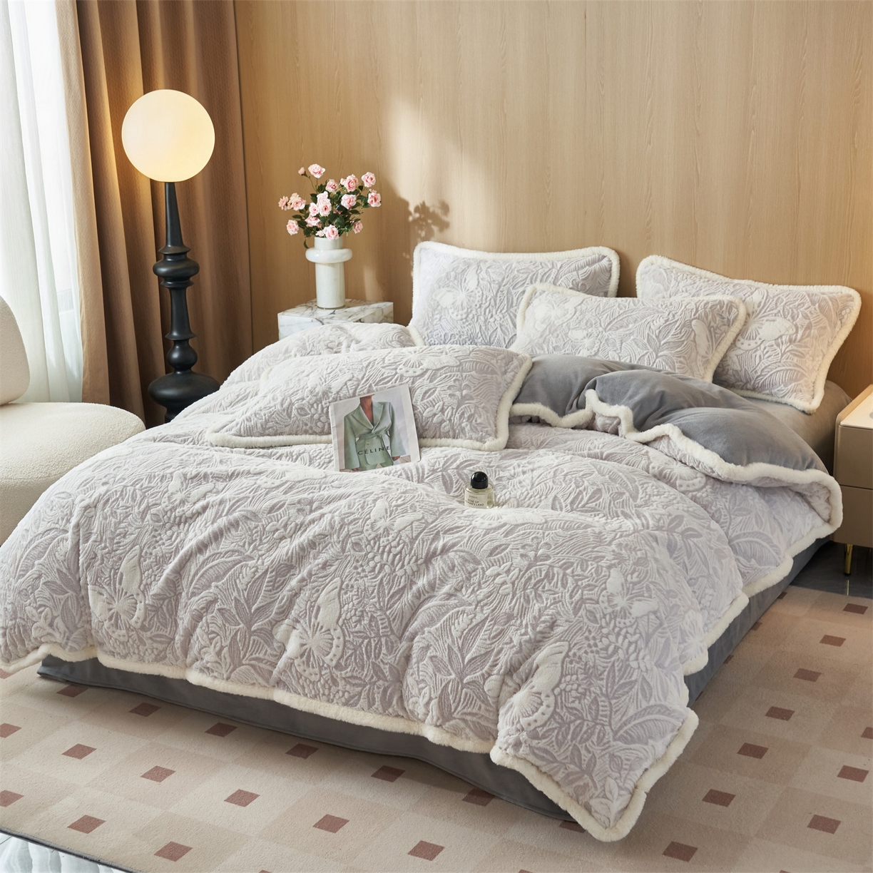 91家纺网 家纺一手货源 找家纺 金鹰 2025新款A类兔毛绒烂花四件套加厚牛奶绒四件套 蝶恋-灰色