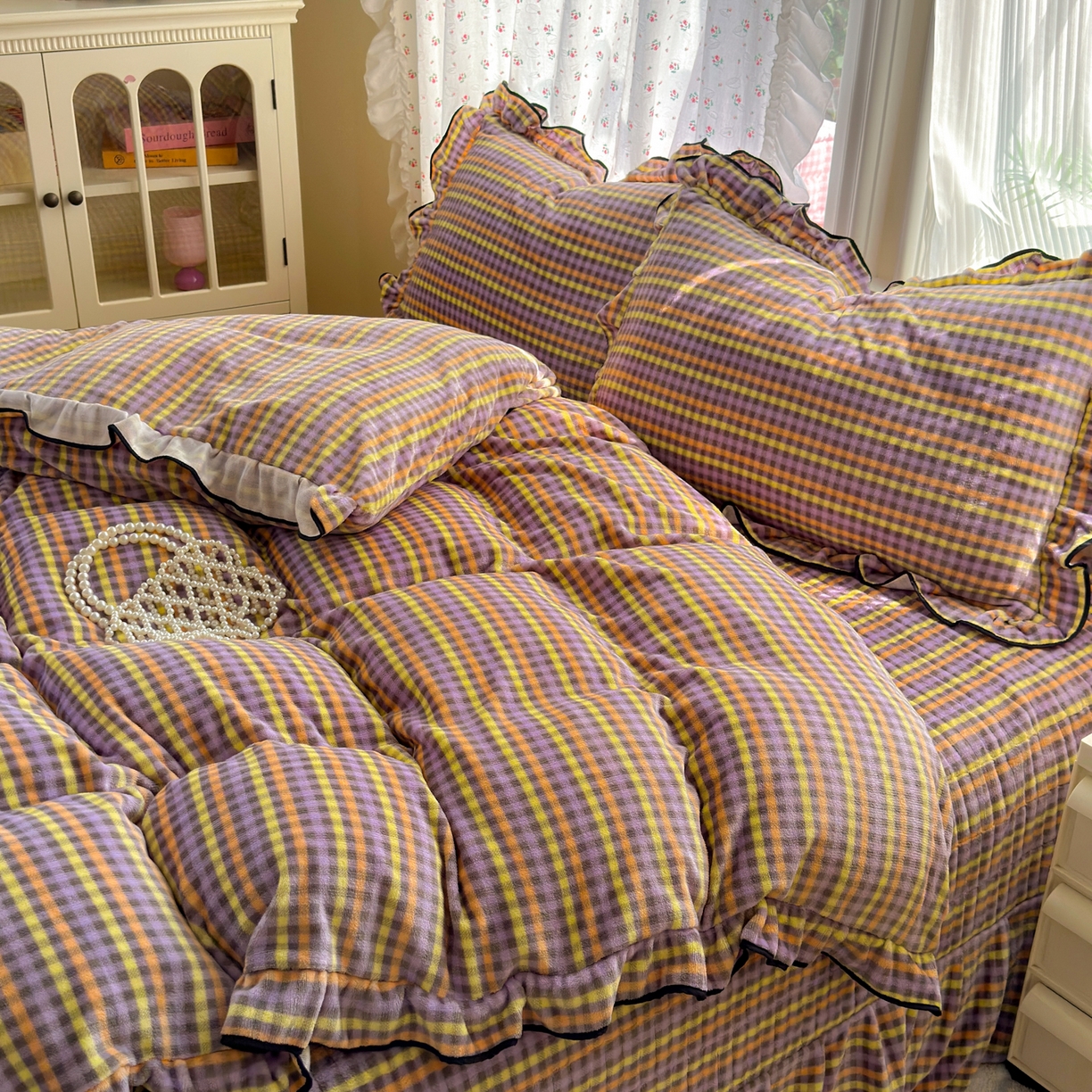 91家纺网 家纺一手货源 找家纺 德比尔斯  2025新款高克重AA版韩版牛奶绒床盖四件套 七彩格