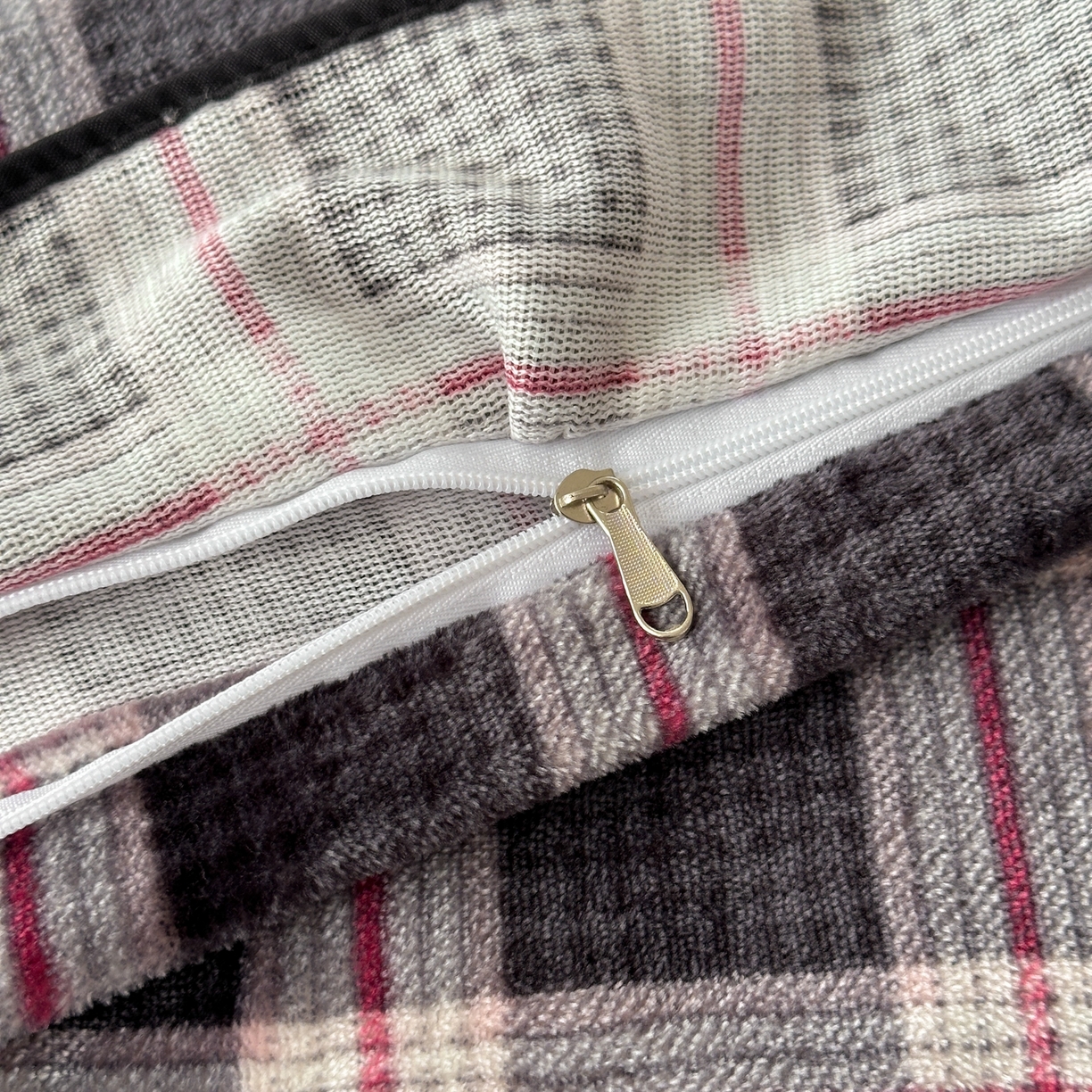 91家纺网 家纺一手货源 找家纺 德比尔斯  2025新款高克重AA版韩版牛奶绒床盖四件套 布朗尼