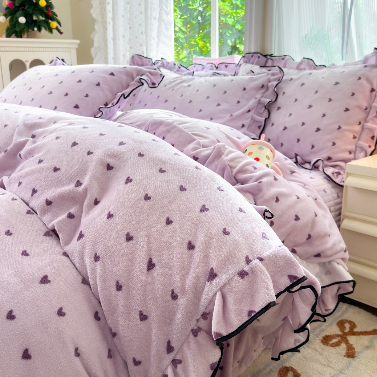 91家纺网 家纺一手货源 找家纺 德比尔斯  2025新款高克重AA版韩版牛奶绒床盖四件套 爱心-紫