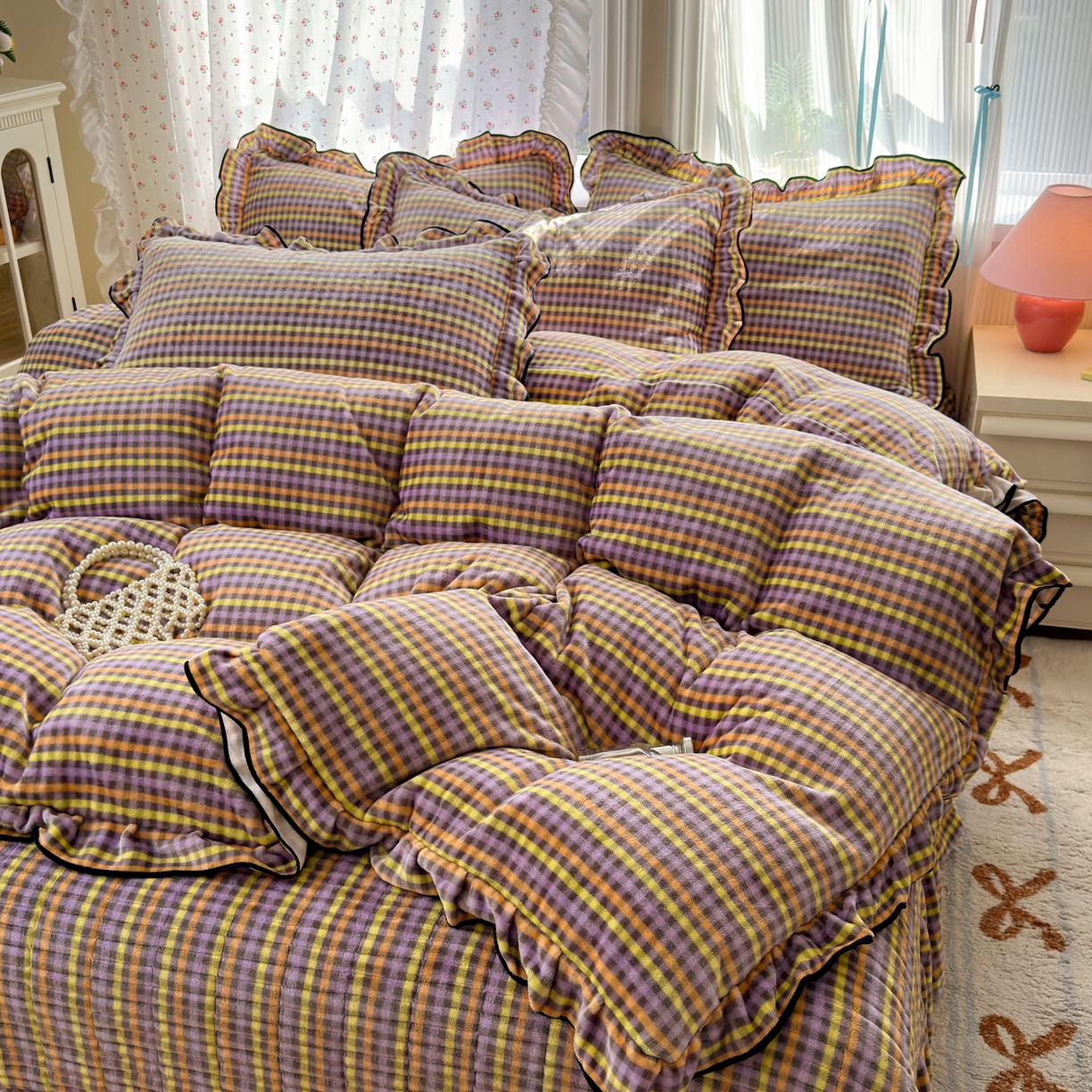 91家纺网 家纺一手货源 找家纺 德比尔斯  2025新款高克重AA版韩版牛奶绒床盖四件套 七彩格