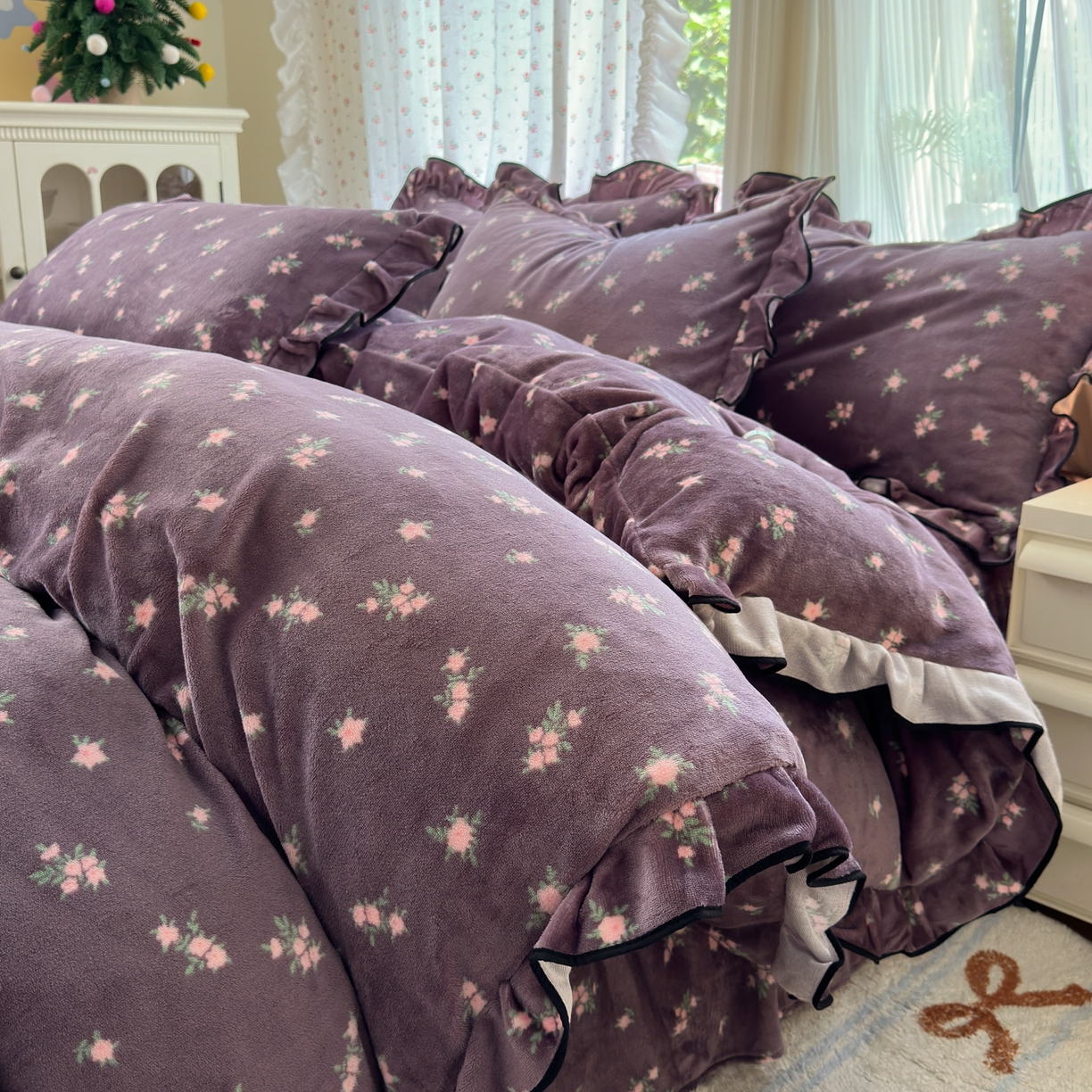 91家纺网 家纺一手货源 找家纺 德比尔斯  2025新款高克重AA版韩版牛奶绒床盖四件套 紫香草