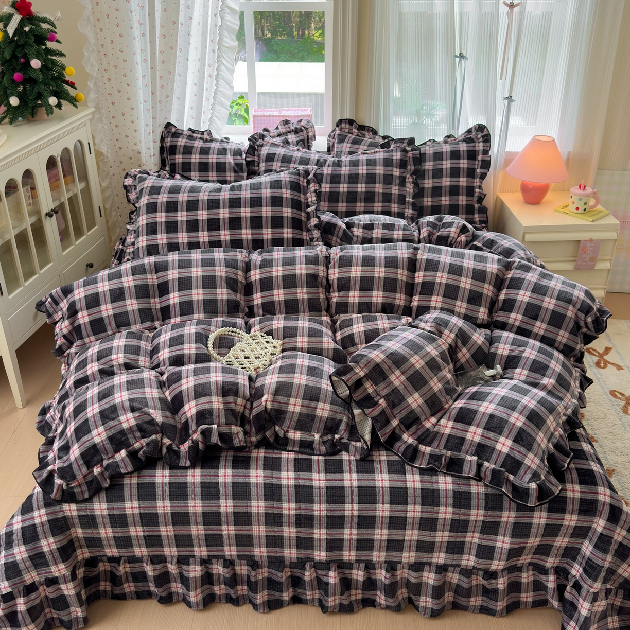 91家纺网 家纺一手货源 找家纺 德比尔斯  2025新款高克重AA版韩版牛奶绒床盖四件套 布朗尼