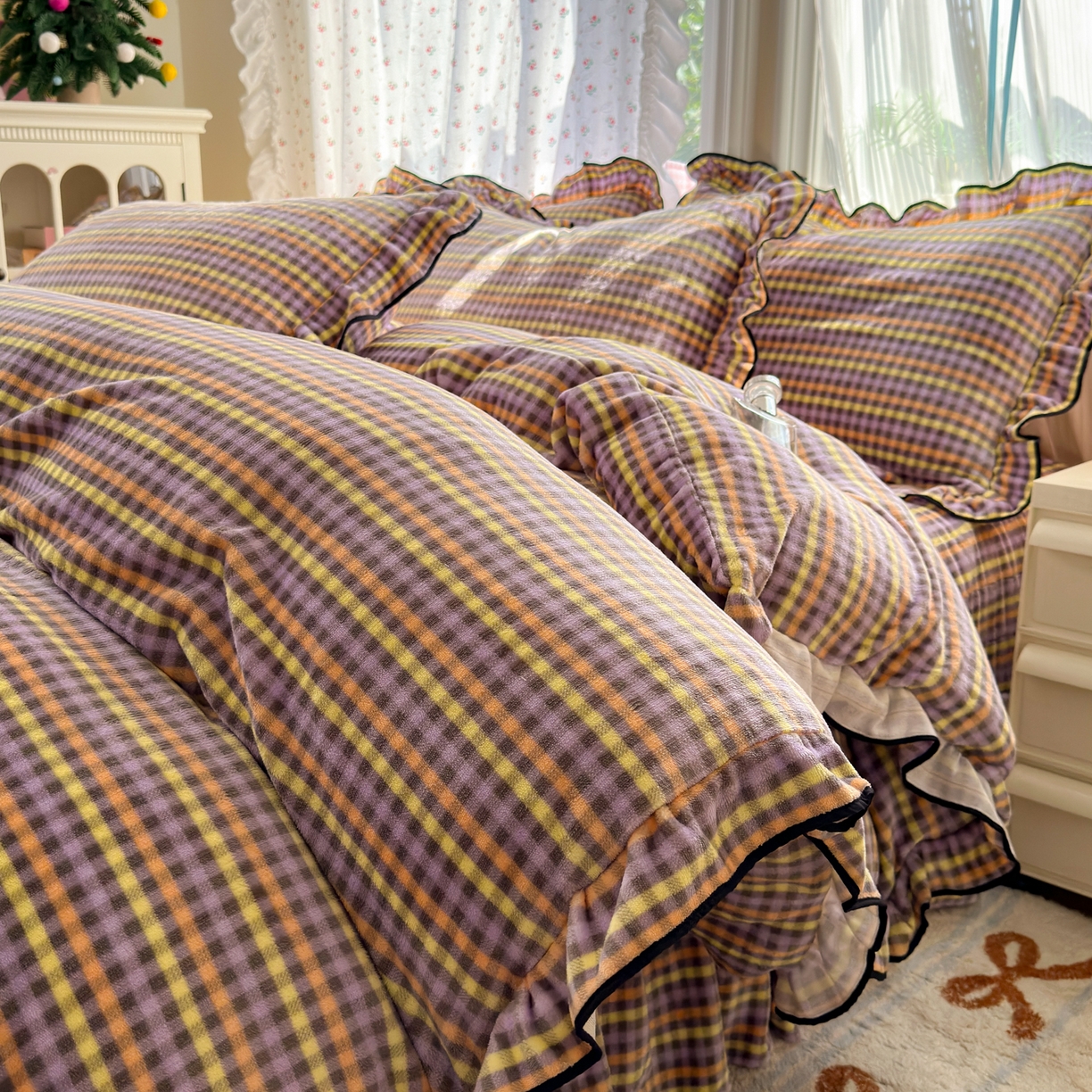 91家纺网 家纺一手货源 找家纺 德比尔斯  2025新款高克重AA版韩版牛奶绒床盖四件套 七彩格