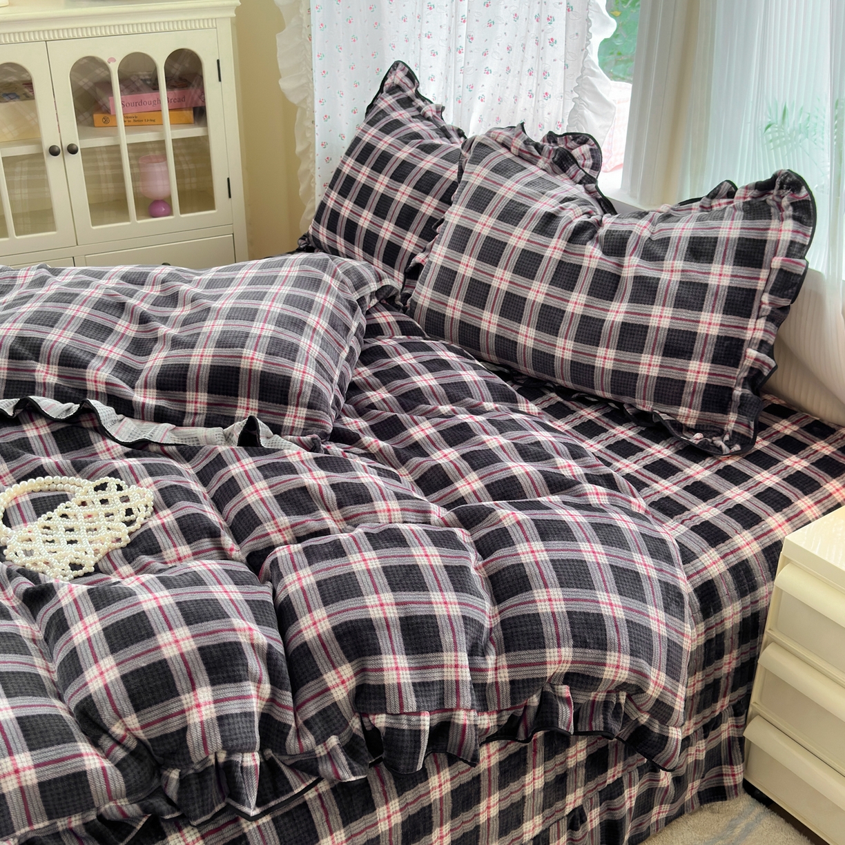 91家纺网 家纺一手货源 找家纺 德比尔斯  2025新款高克重AA版韩版牛奶绒床盖四件套 布朗尼