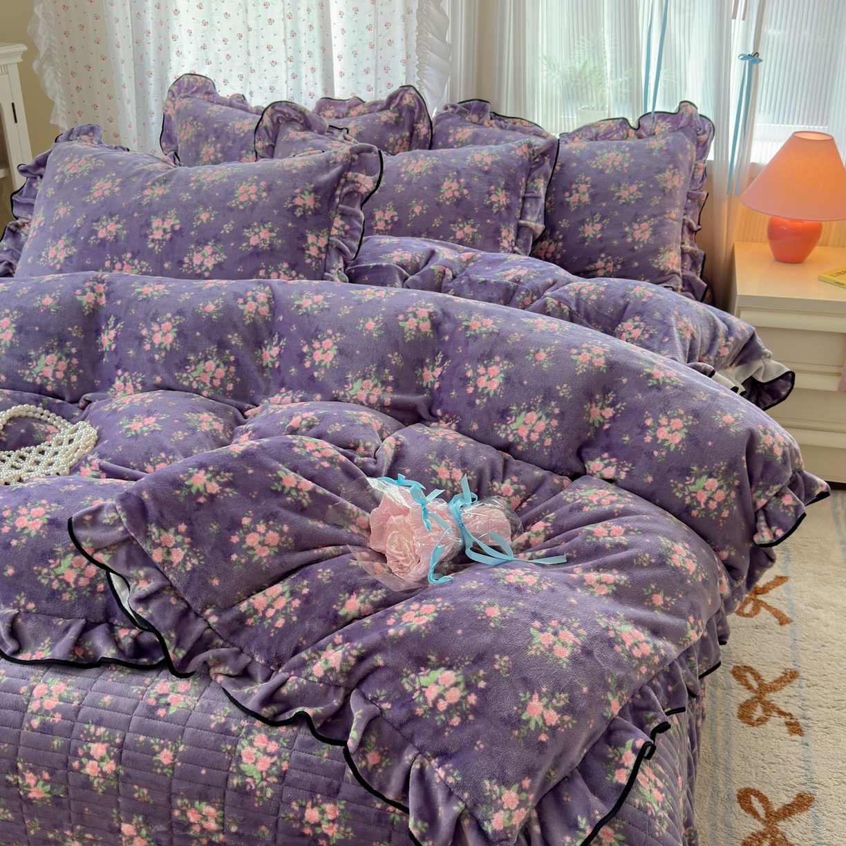 91家纺网 家纺一手货源 找家纺 德比尔斯  2025新款高克重AA版韩版牛奶绒床盖四件套 豆蔻-紫