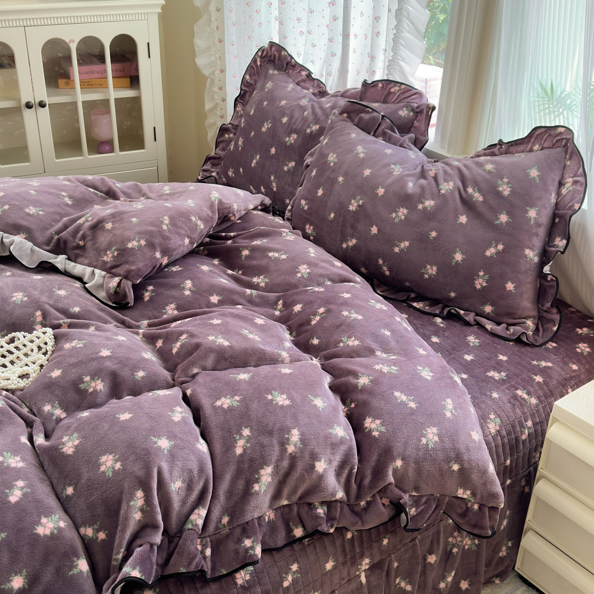 91家纺网 家纺一手货源 找家纺 德比尔斯  2025新款高克重AA版韩版牛奶绒床盖四件套 紫香草