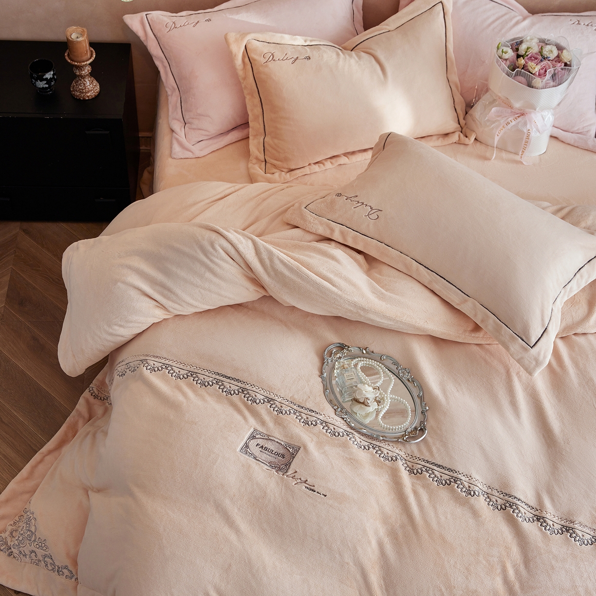 91家纺网 家纺一手货源 找家纺 （总）瑞雪家居 2025新款270g全消光牛奶绒四件套-蔓蒂丝系列