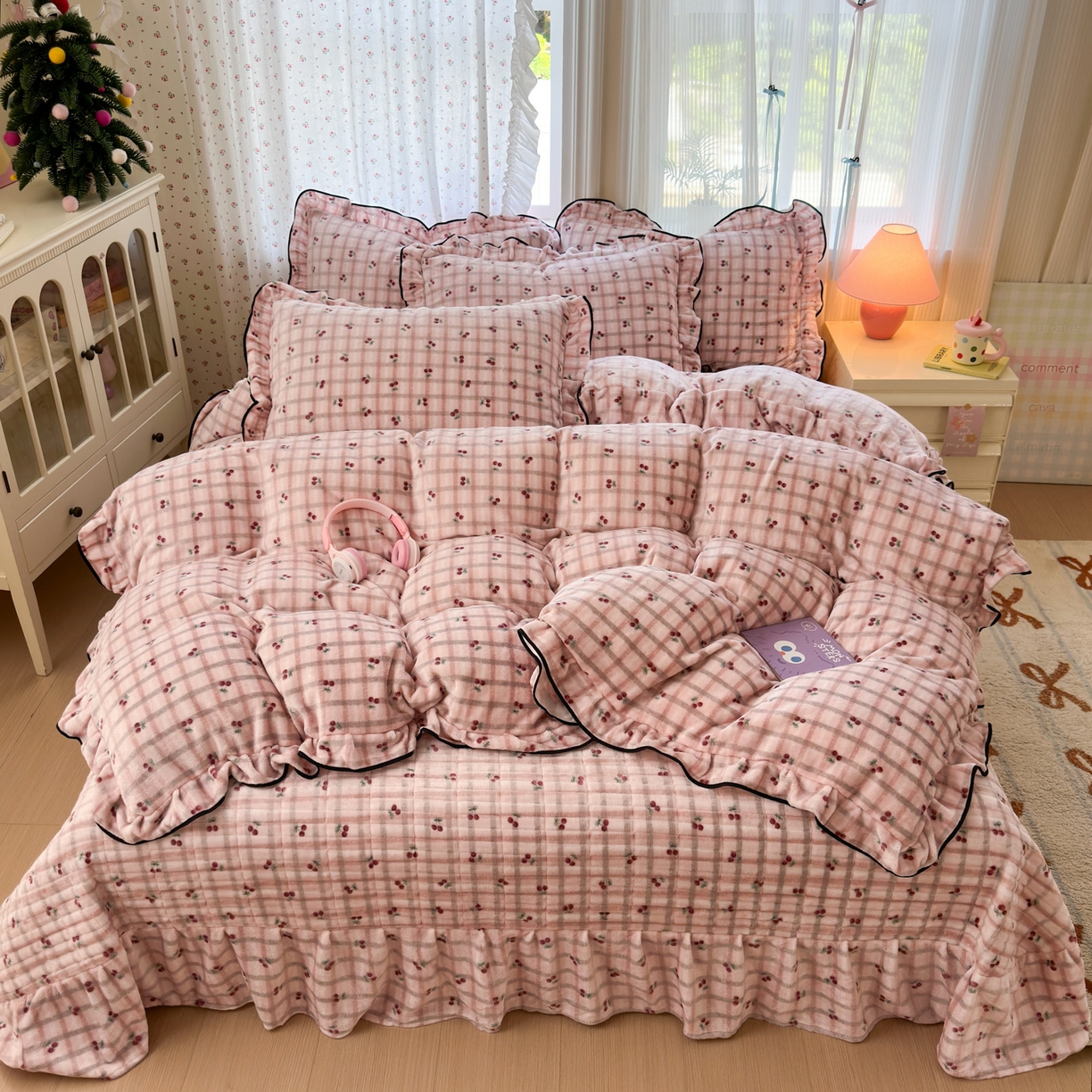 91家纺网 家纺一手货源 找家纺 （总）德比尔斯  2025新款高克重AA版韩版牛奶绒床盖四件套