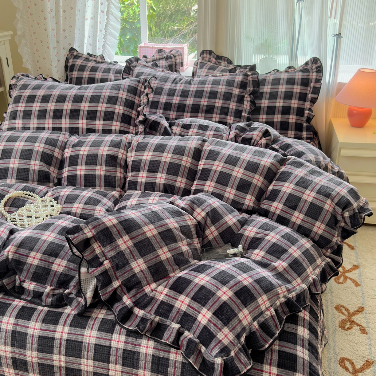 91家纺网 家纺一手货源 找家纺 德比尔斯  2025新款高克重AA版韩版牛奶绒床盖四件套 布朗尼