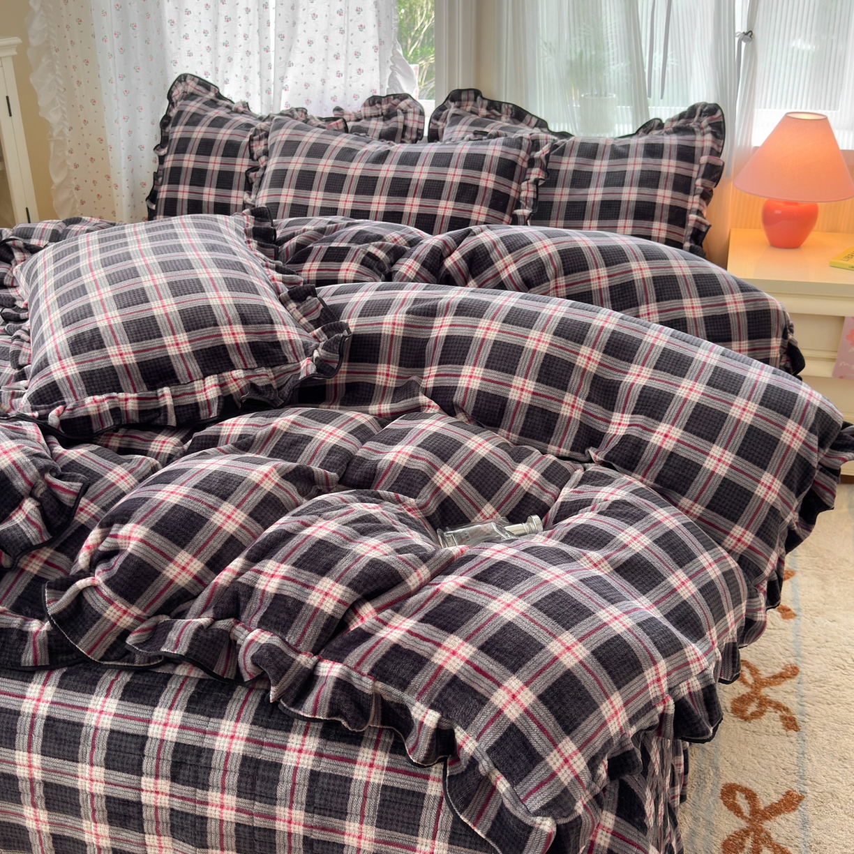 91家纺网 家纺一手货源 找家纺 德比尔斯  2025新款高克重AA版韩版牛奶绒床盖四件套 布朗尼