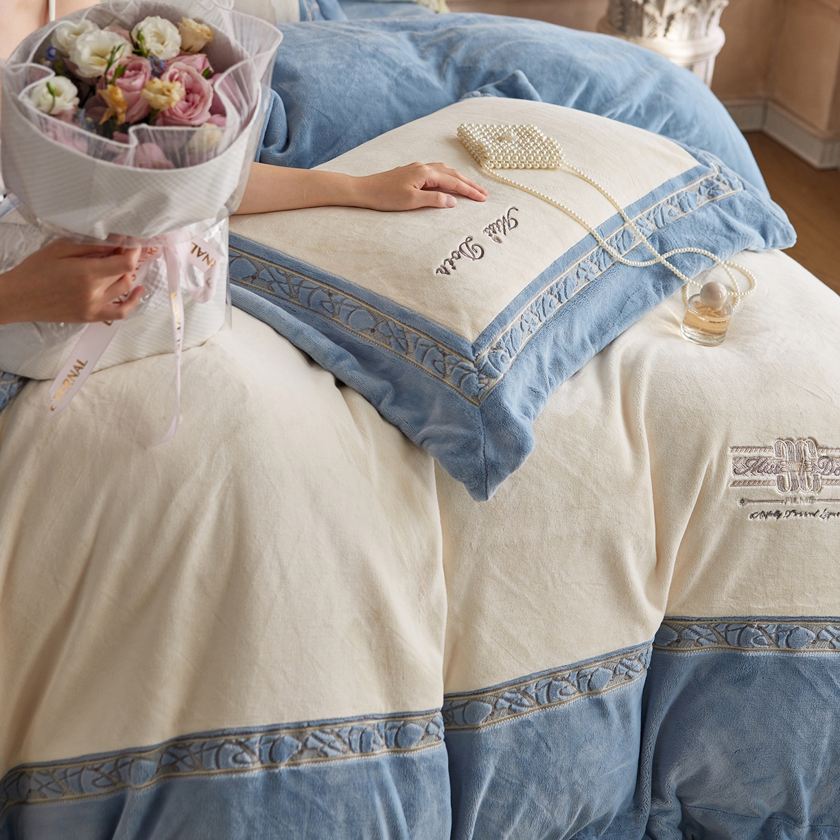 91家纺网 家纺一手货源 找家纺 （总）瑞雪家居 2025新款270g全消光牛奶绒四件套-英兰小镇系列