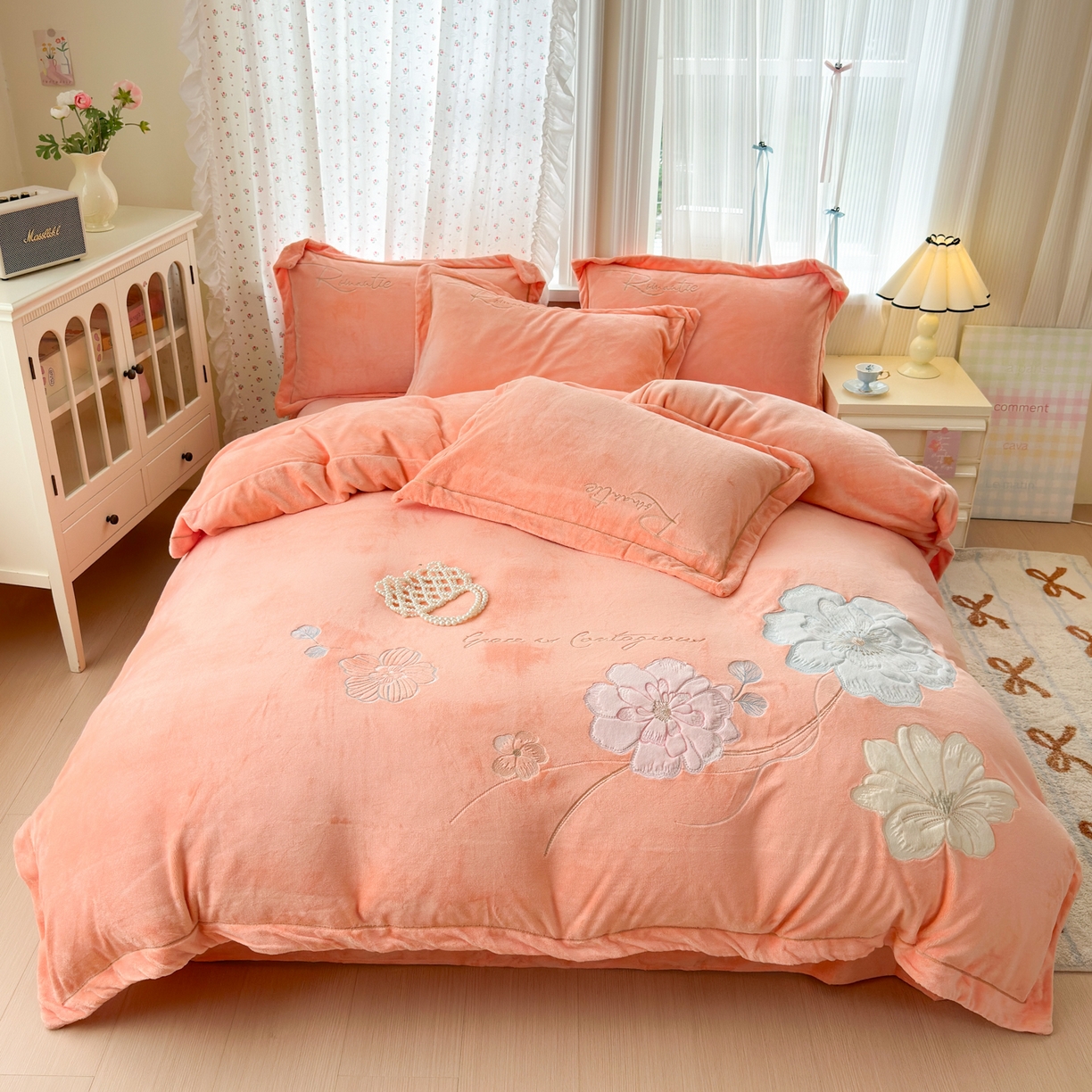 91家纺网 家纺一手货源 找家纺 （总）德比尔斯  2025新款刺绣牛奶绒四件套