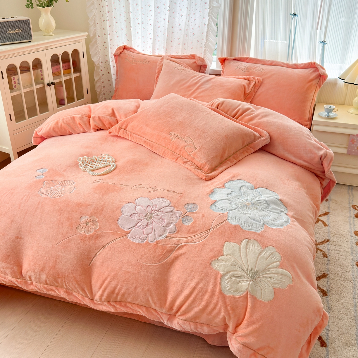 91家纺网 家纺一手货源 找家纺 （总）德比尔斯  2025新款刺绣牛奶绒四件套