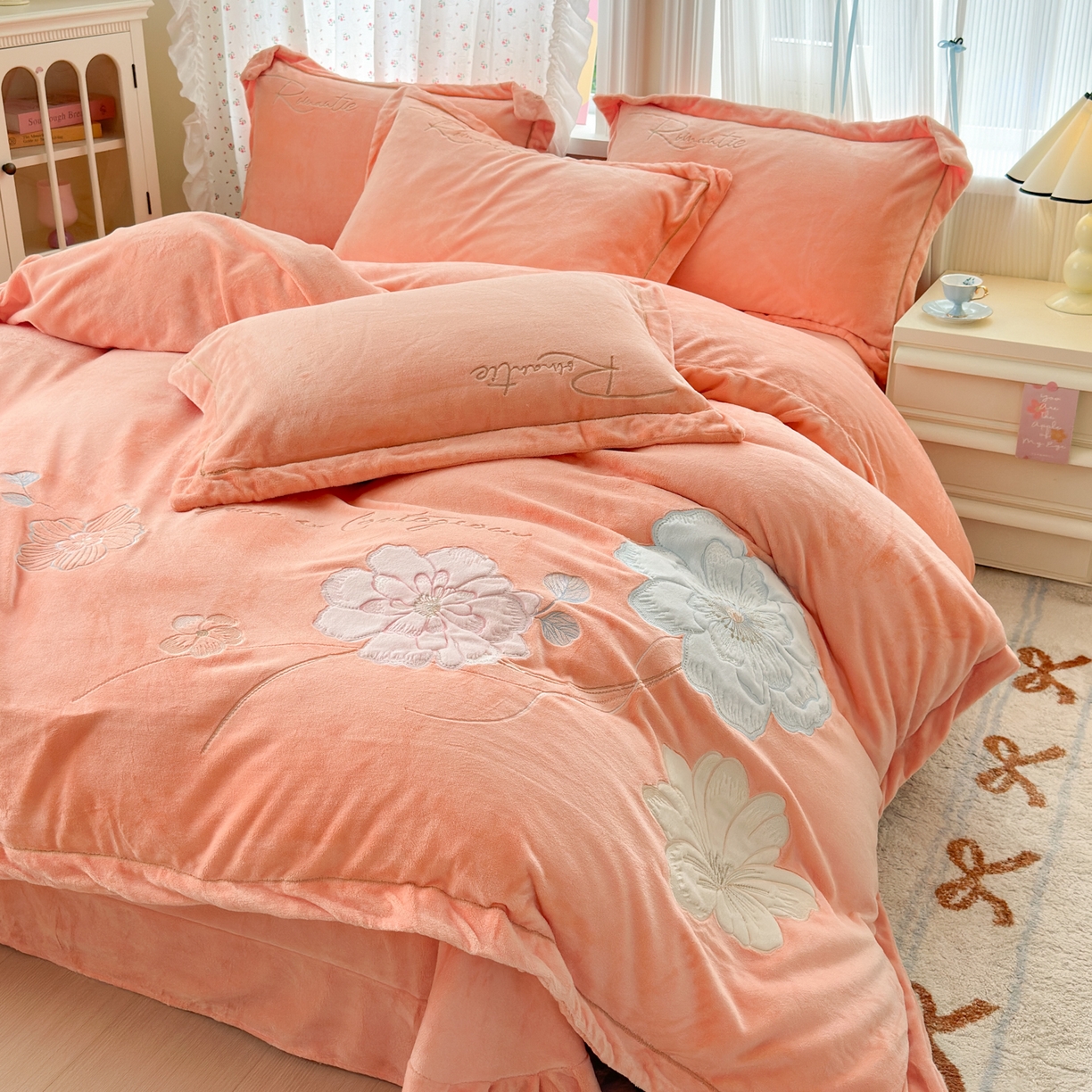 91家纺网 家纺一手货源 找家纺 （总）德比尔斯  2025新款刺绣牛奶绒四件套