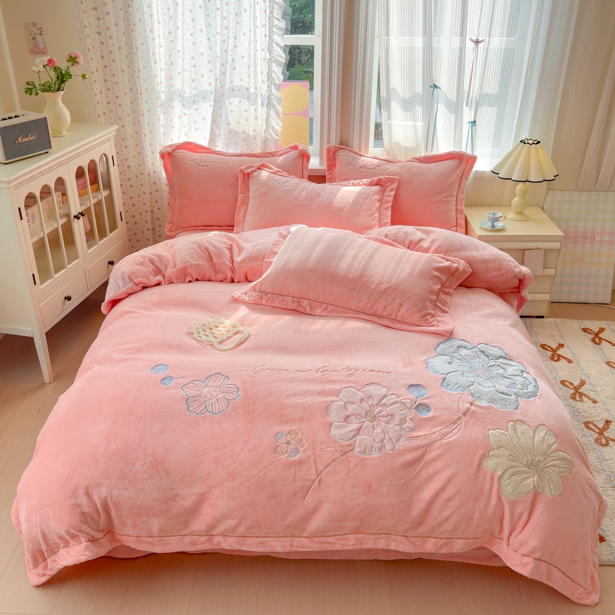 91家纺网 家纺一手货源 找家纺 （总）德比尔斯  2025新款刺绣牛奶绒四件套