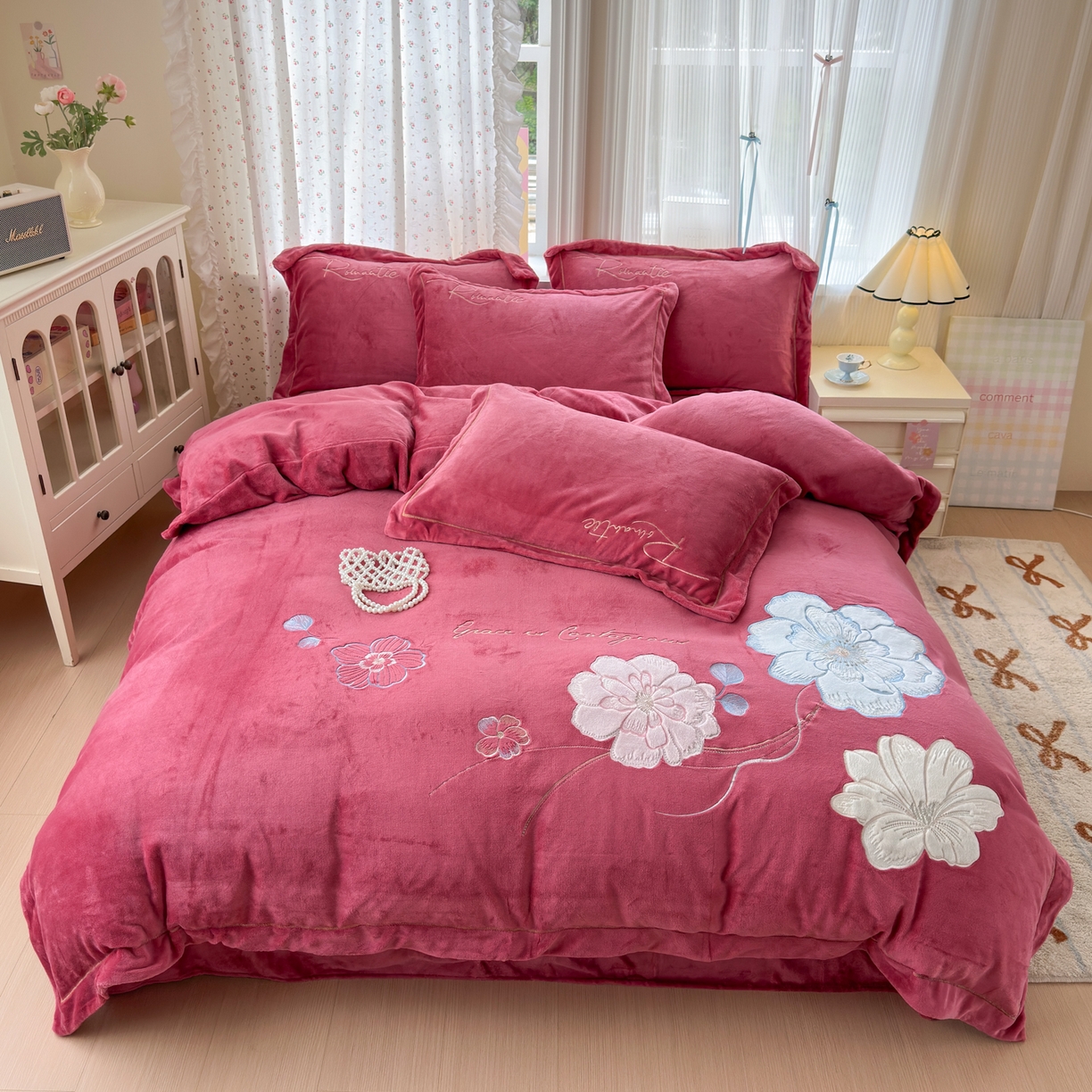 德比尔斯  2025新款刺绣牛奶绒四件套 梦境-豆沙红