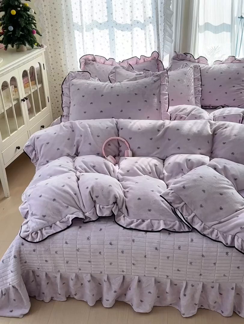 91家纺网 家纺一手货源 找家纺 德比尔斯  2025新款高克重AA版韩版牛奶绒床盖四件套 蝴蝶结-紫